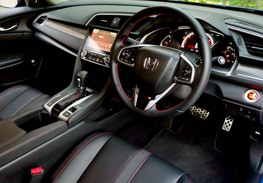Honda Civic RS hatchback (2023) — 6