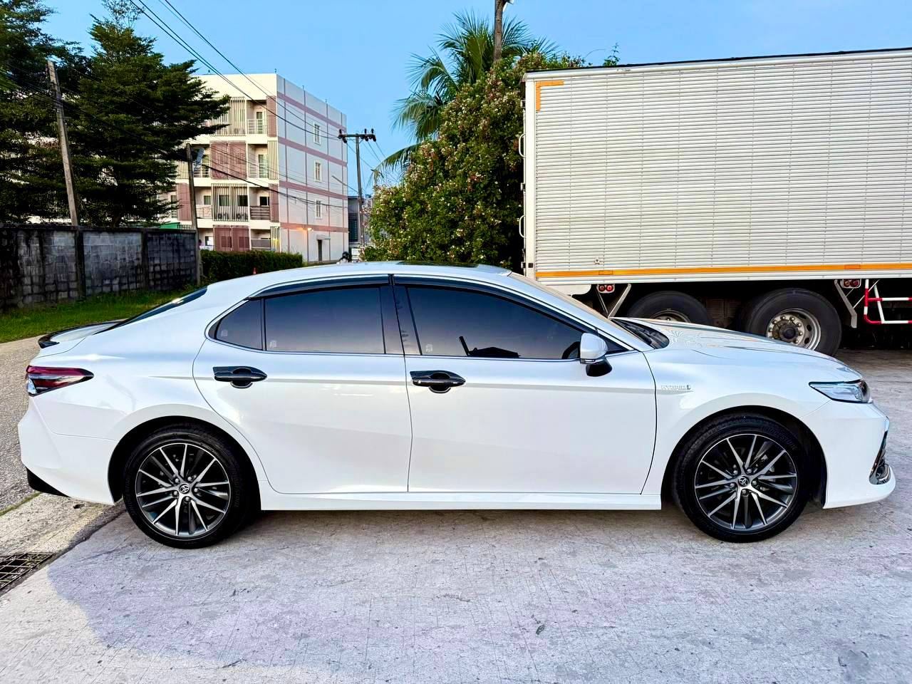 Toyota Camry Hybrid (2025) — 5