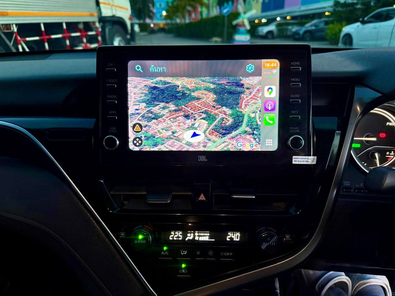 Toyota Camry Hybrid (2025) — 6