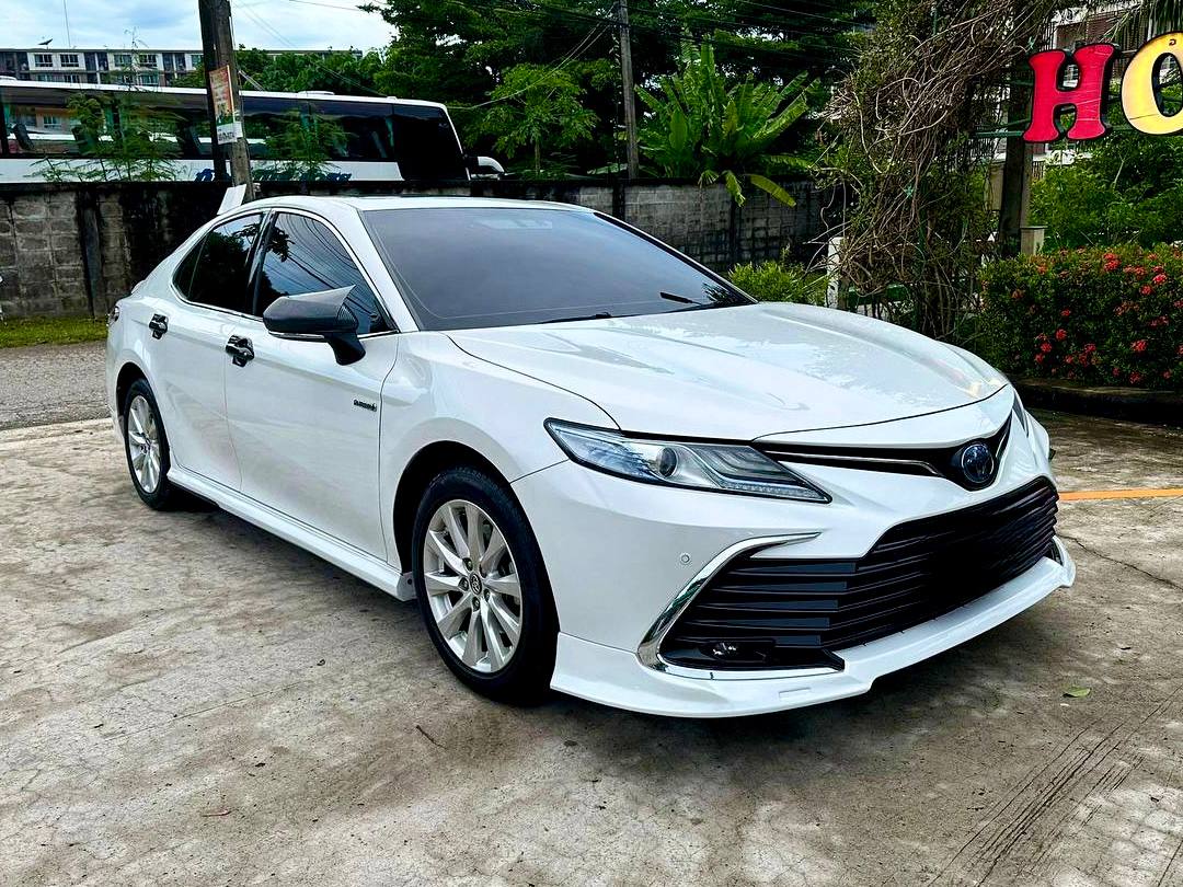 Toyota Camry Hybrid (2025) — 7