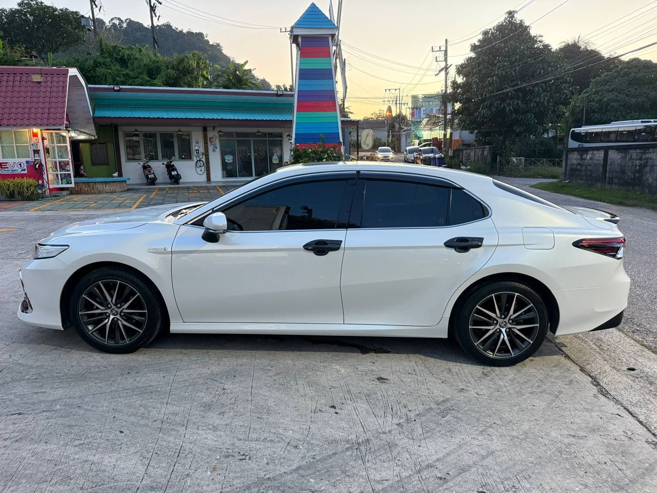 Toyota Camry Hybrid (2025) — 9