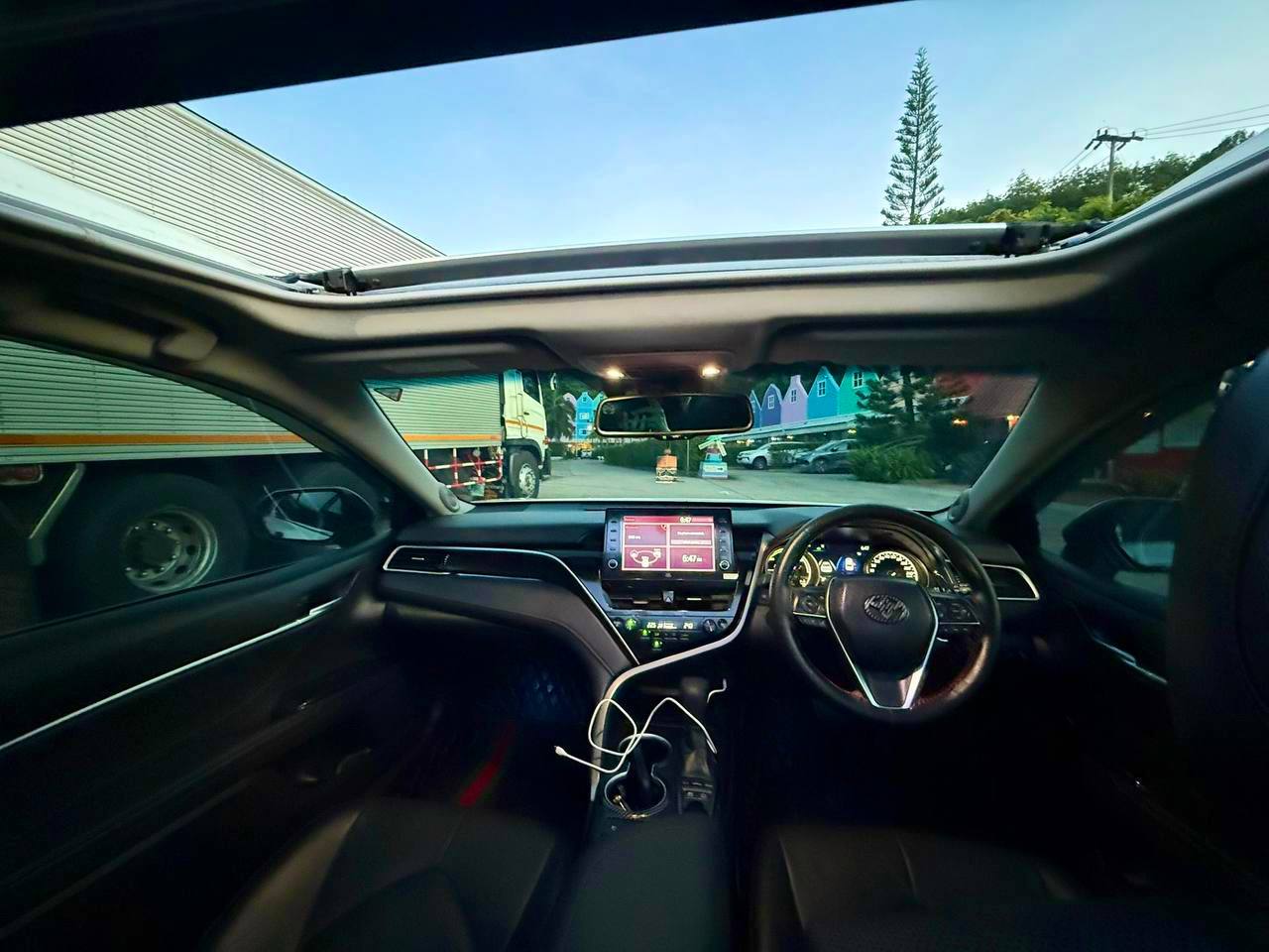 Toyota Camry Hybrid (2025) — 10