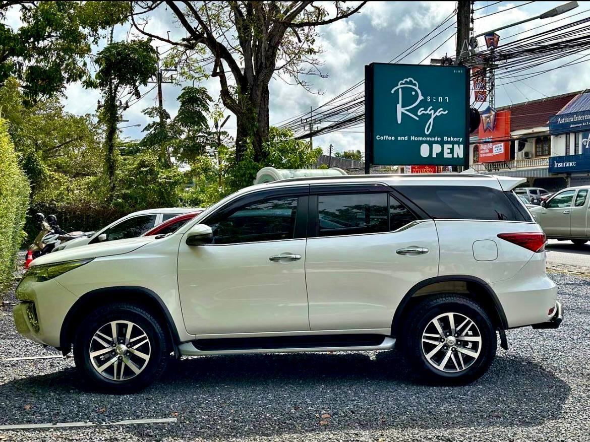 Toyota Fortuner (2021) — 3