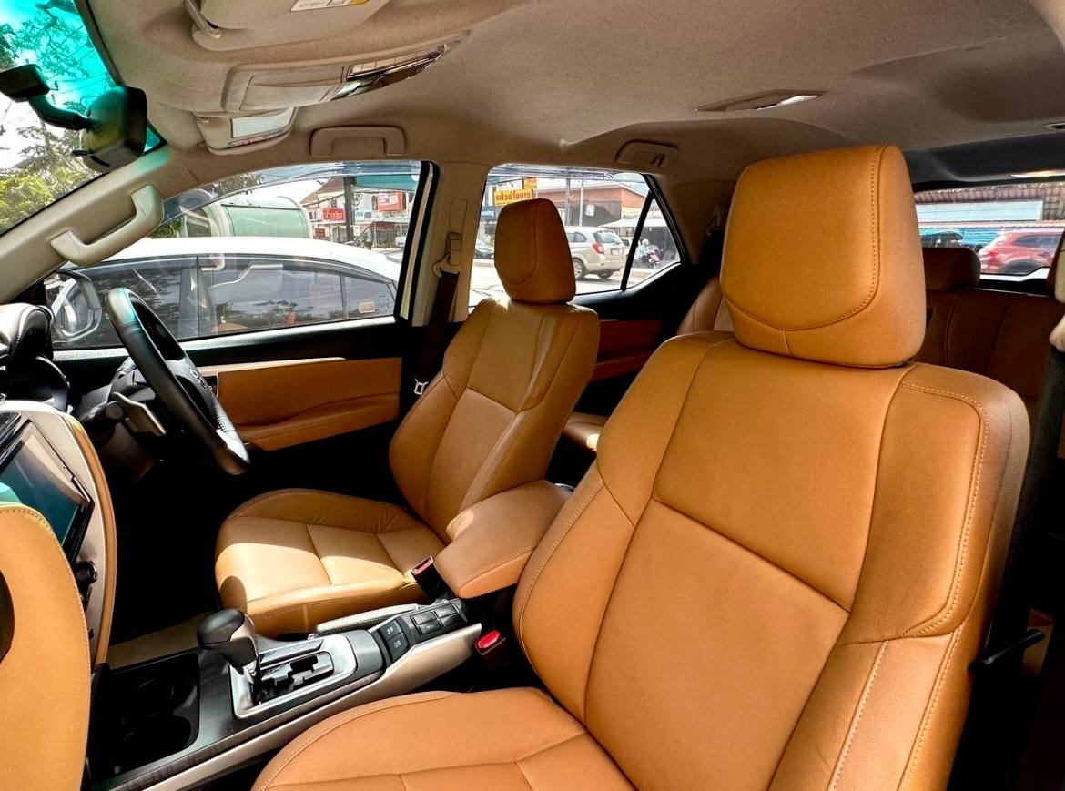 Toyota Fortuner (2021) — 4