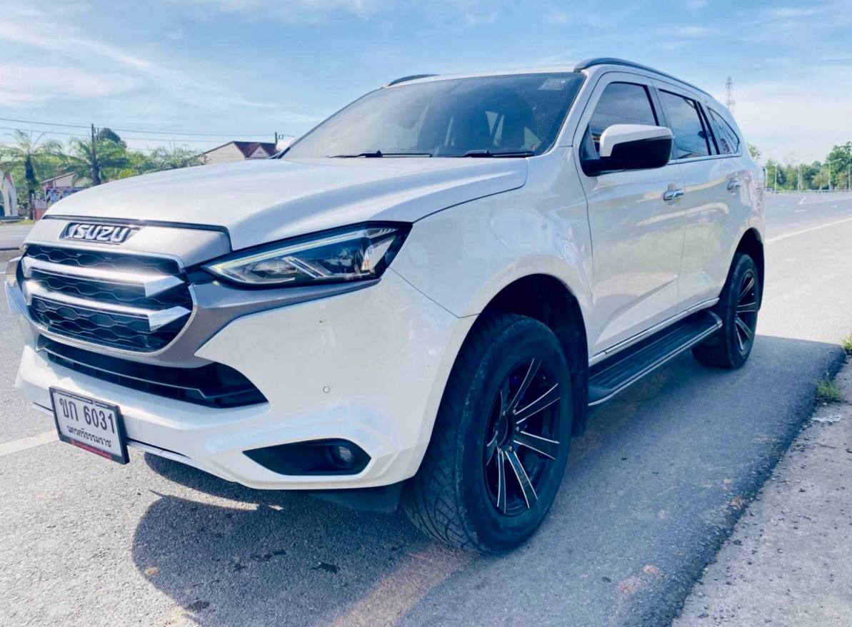 ISUZU MU-X (2023) — 1