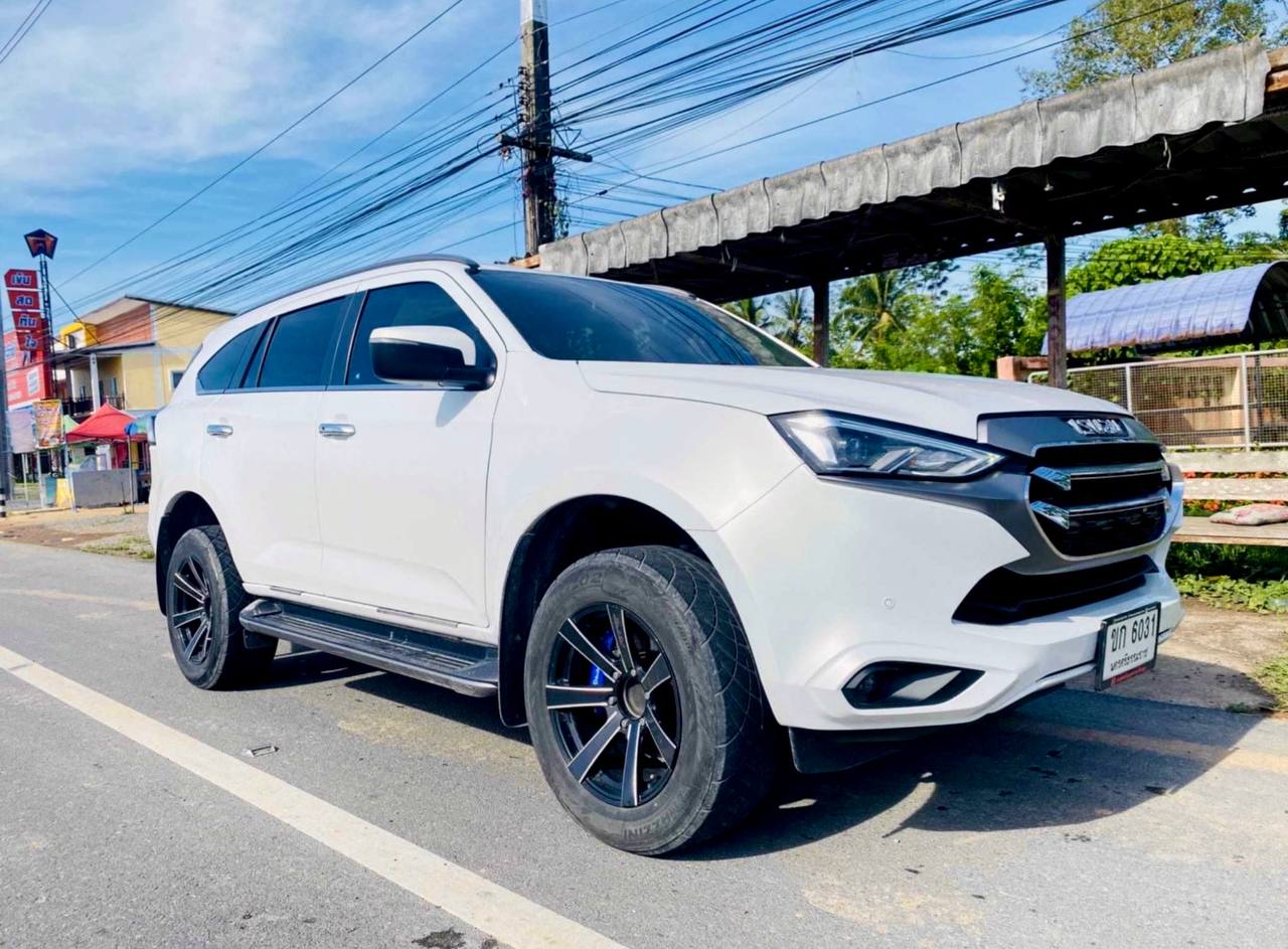 ISUZU MU-X (2023) — 2