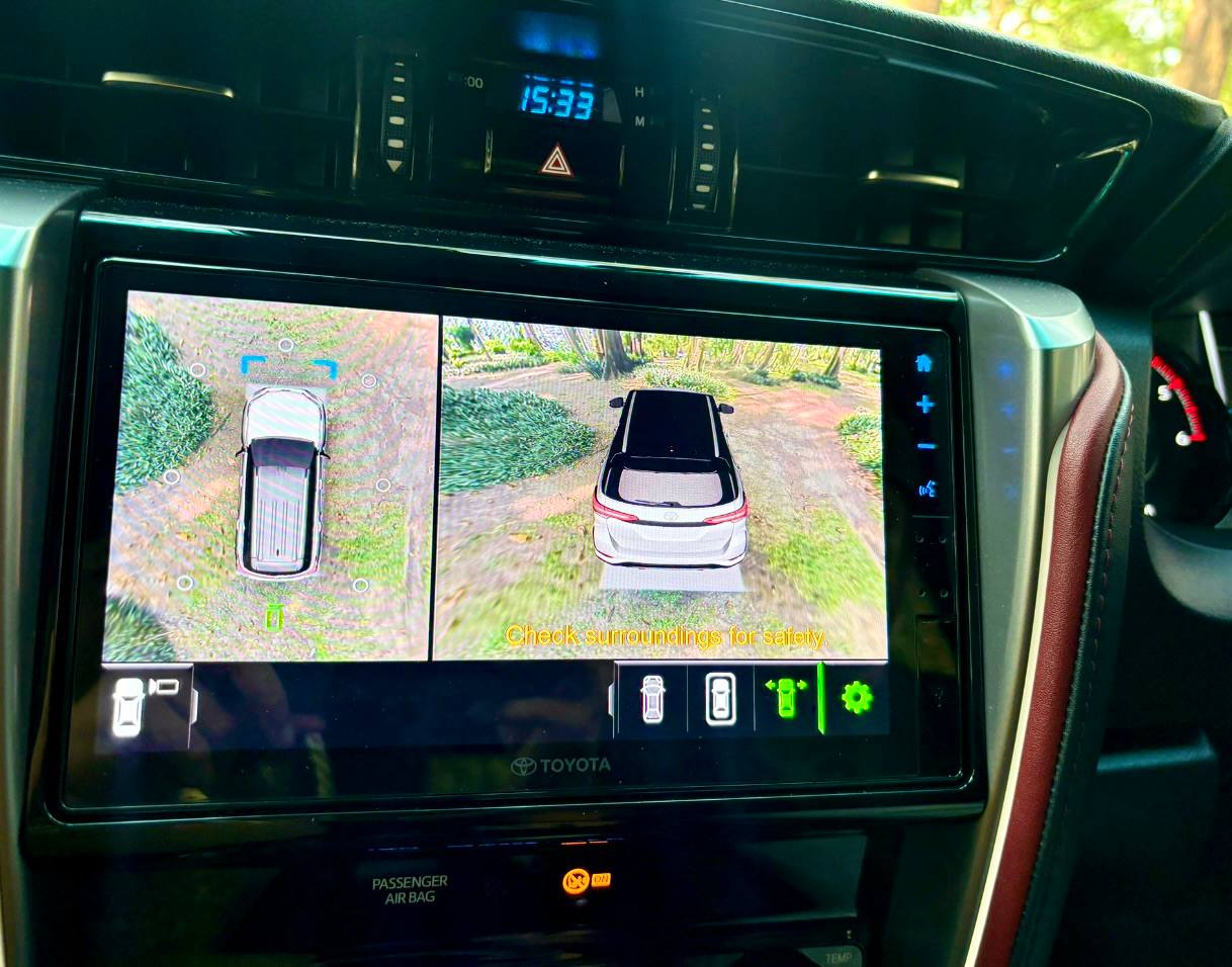 Toyota Fortuner Legender (2023) — 4