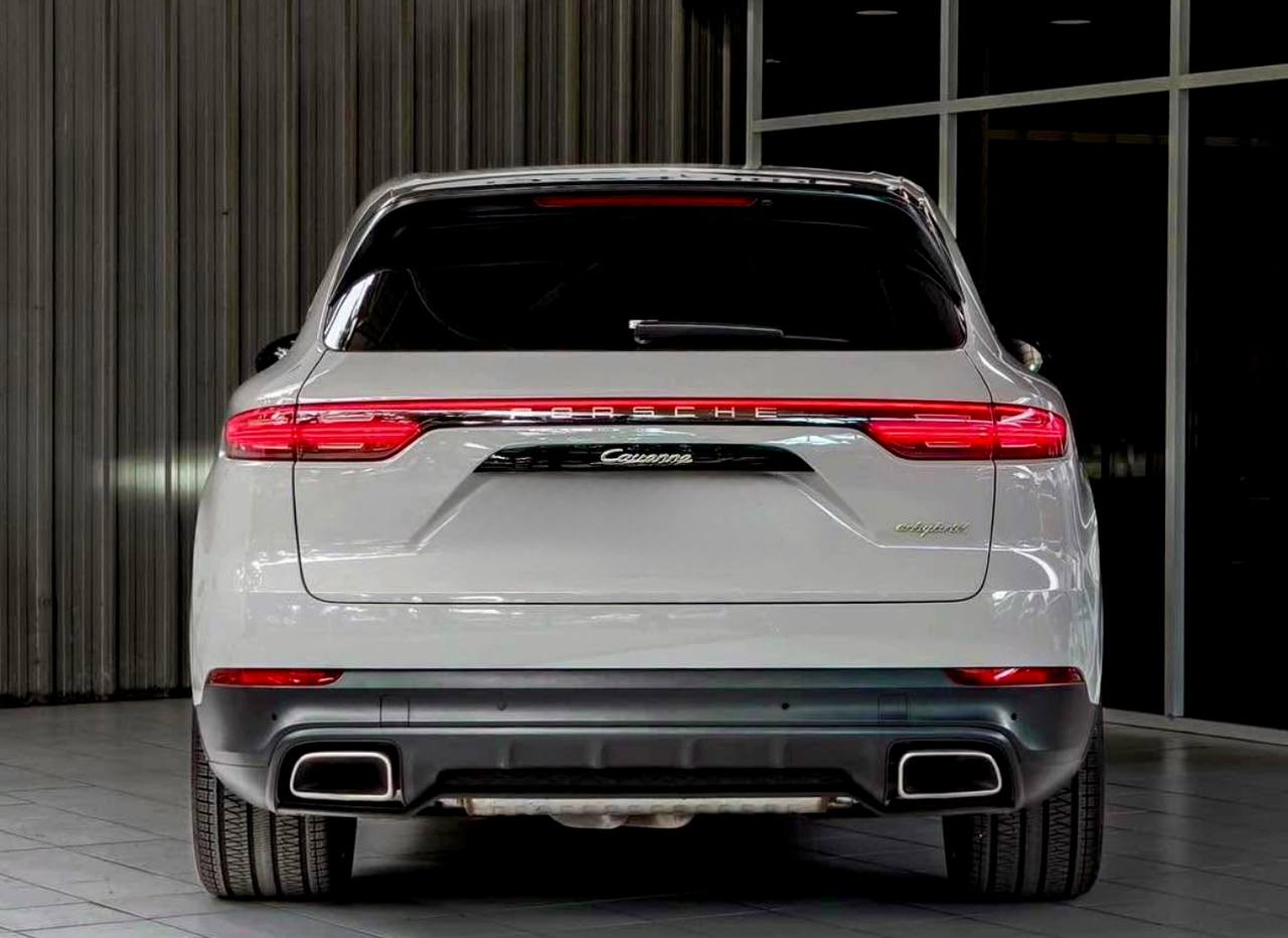 Porsche Cayenne E-Hybrid (2021) — 2